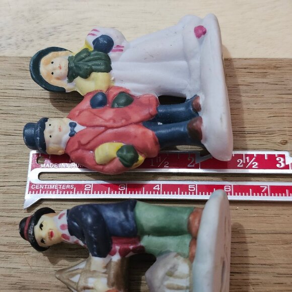 4 Porcelain Christmas Village Figurines Set Snowman & Family Scenes 2-1/4" talle - Picture 4 of 7